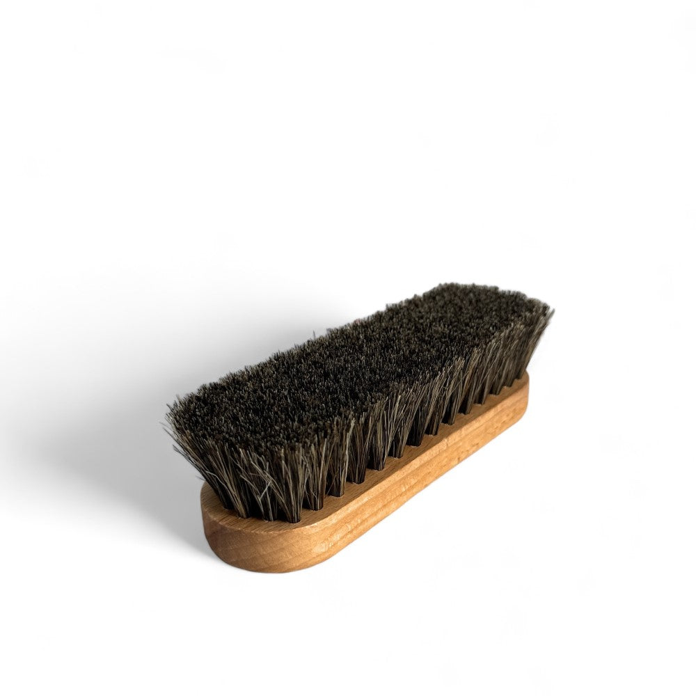Brosse souple en bois et poils gris FAMACO