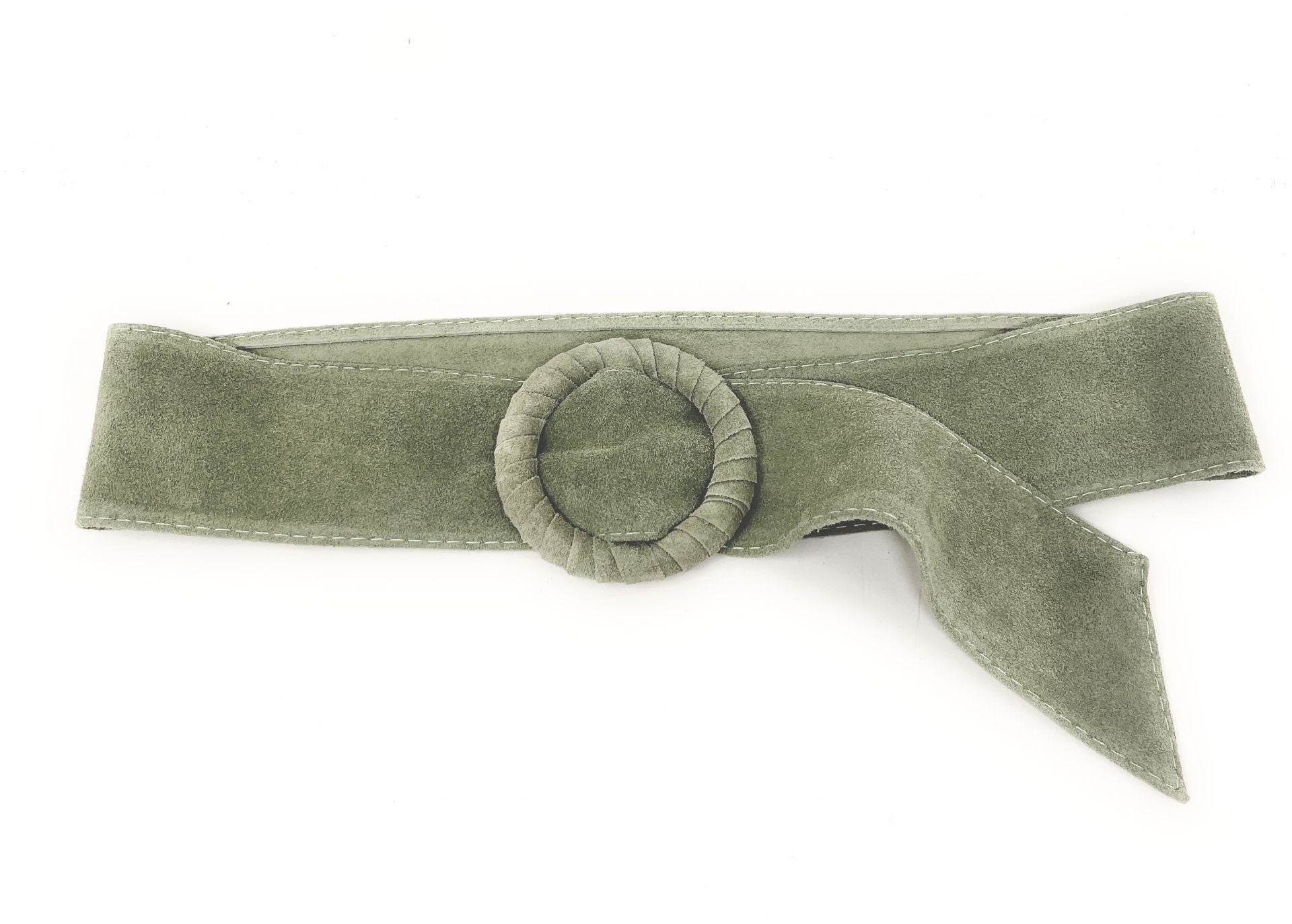 Robe portefeuille plissée sans manches ornée d'une ceinture en vert