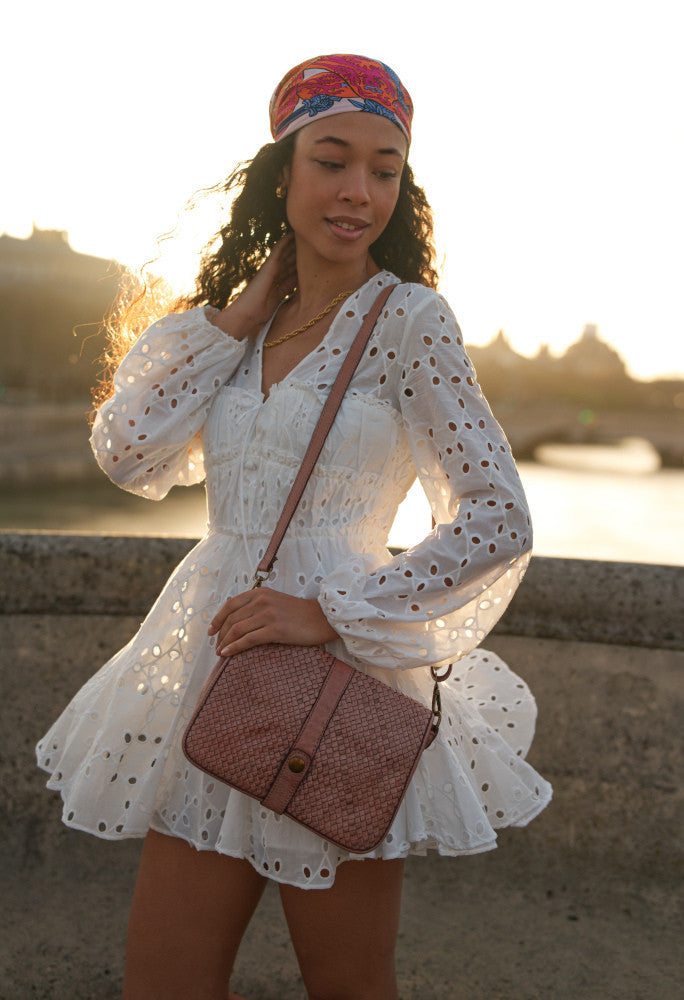 Sac besace à bandoulière en cuir tressé SHANNA Rose nude