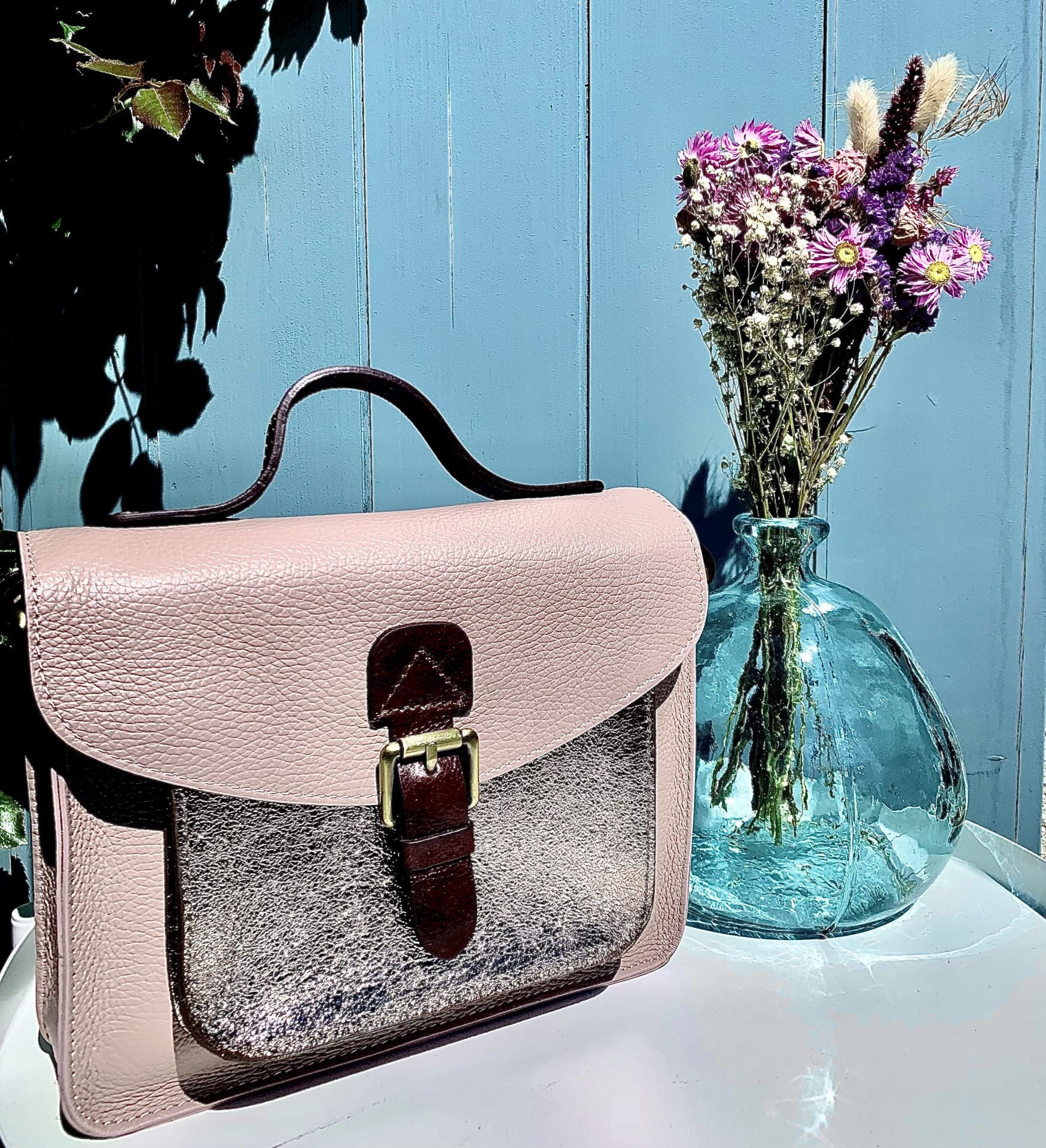 Sac cartable à bandoulière en cuir grainé et cuir irisé CORTE Rose nude