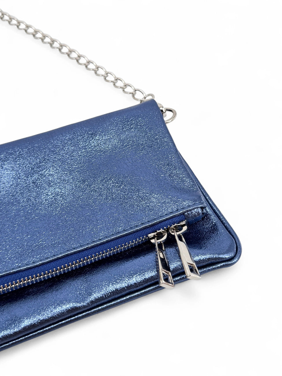 Clutch aus schillerndem Leder ROXANE Denimblau schillernd