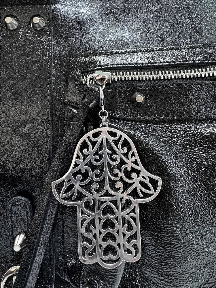 Charm de sac à main en métal argenté KHOMSA finitions métalliques Argentée
