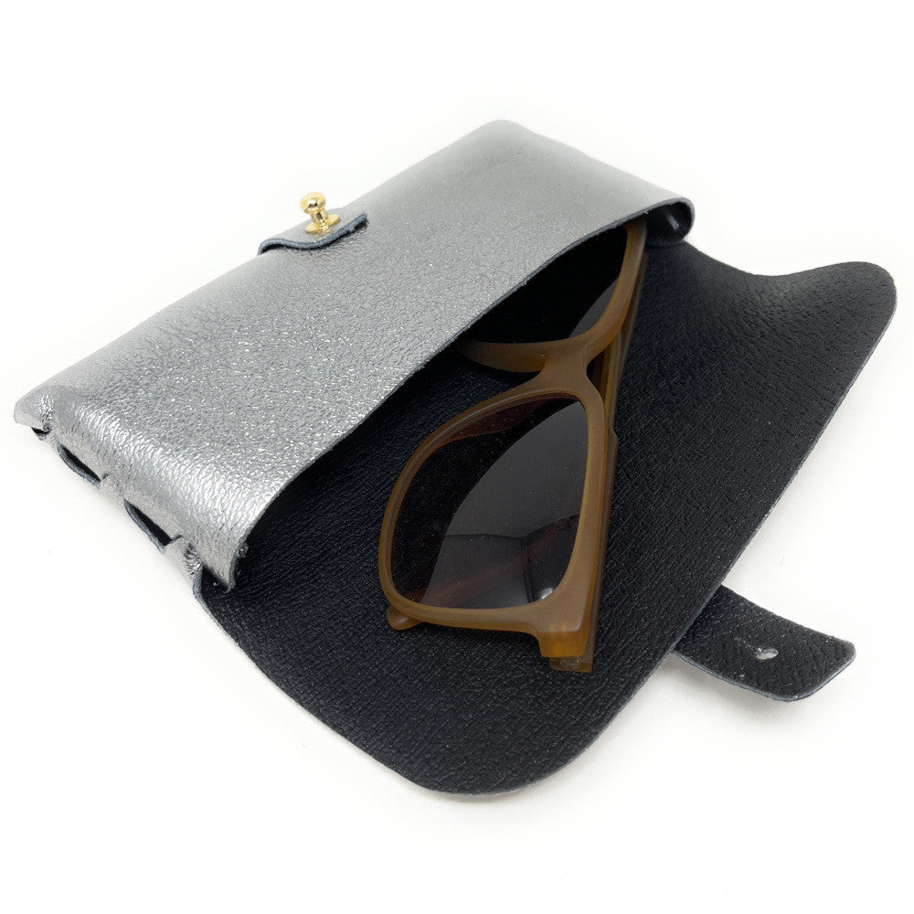 Étui à lunettes en cuir irisé LUMOS Argent moyen