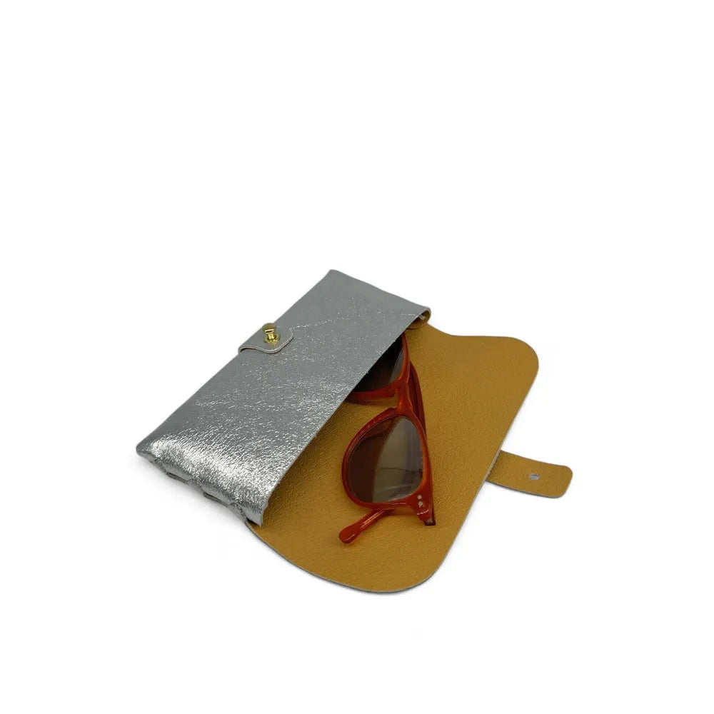 Étui à lunettes en cuir irisé LUMOS Argent clair