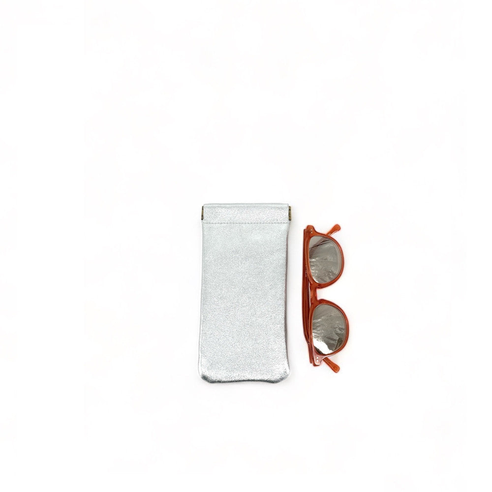 Etui à lunettes en cuir irisé OCULUS Argent clair