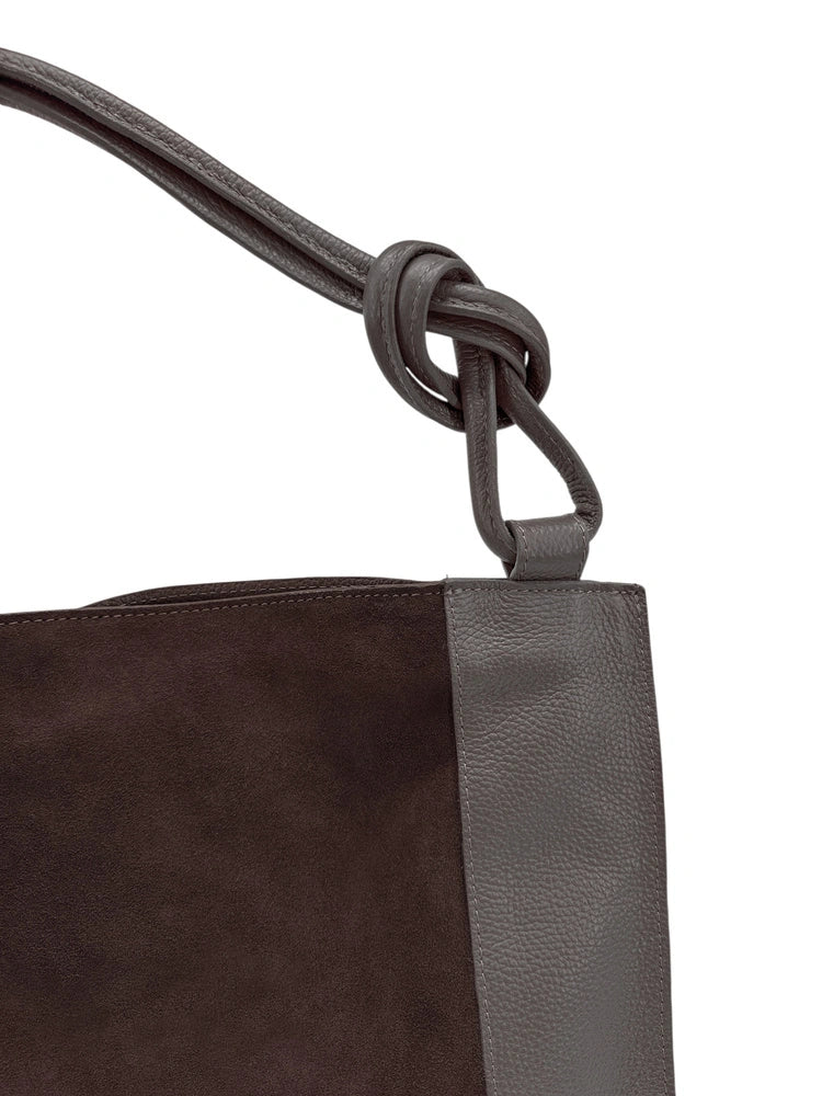 Große Schultertasche aus Wildleder und genarbtem Leder KNOT Schokolade