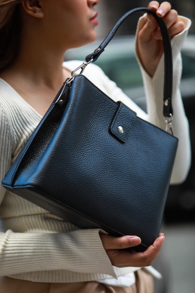 Sac trapèze en cuir grainé MARTENS Noir