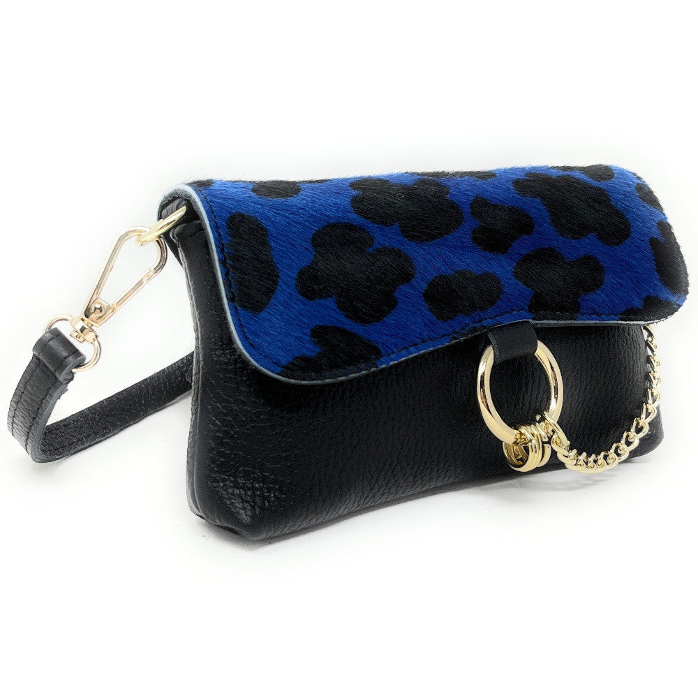 Mini-sac à main en cuir et poils de vachette MASAÏ Léopard bleu
