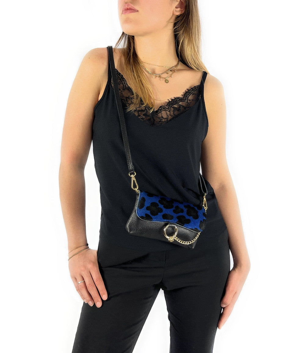 Mini-sac à main en cuir et poils de vachette MASAÏ Léopard bleu