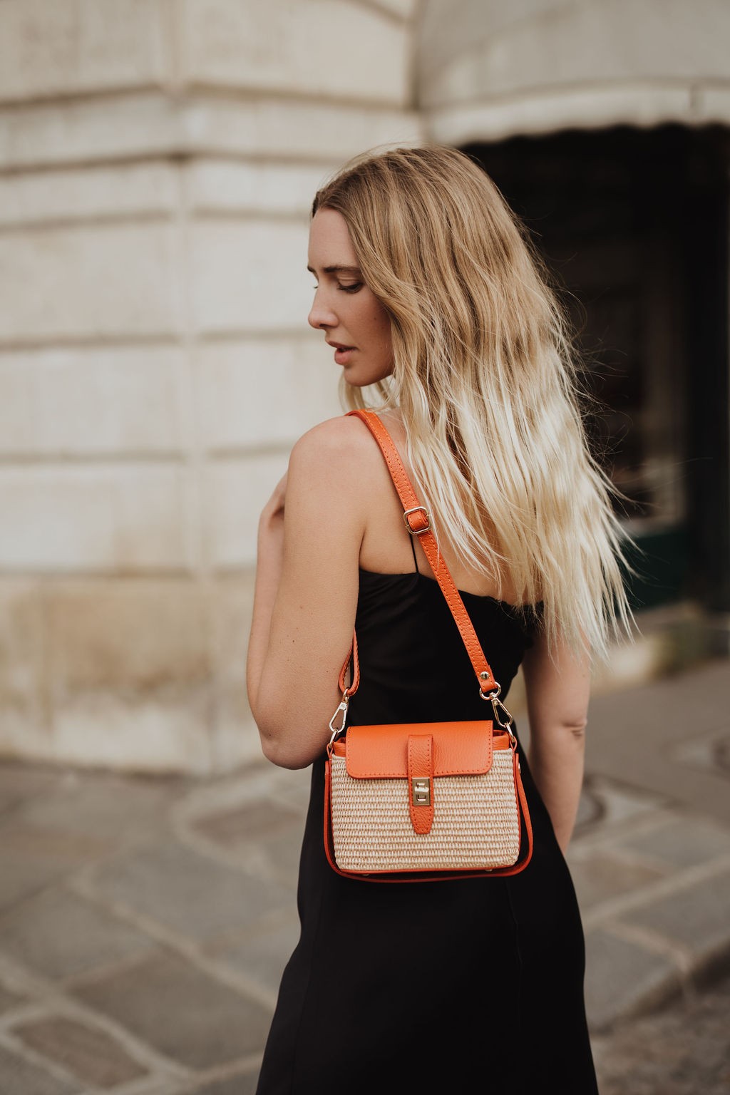 Mini-sac à main en cuir et raphia SIENNA Mandarine