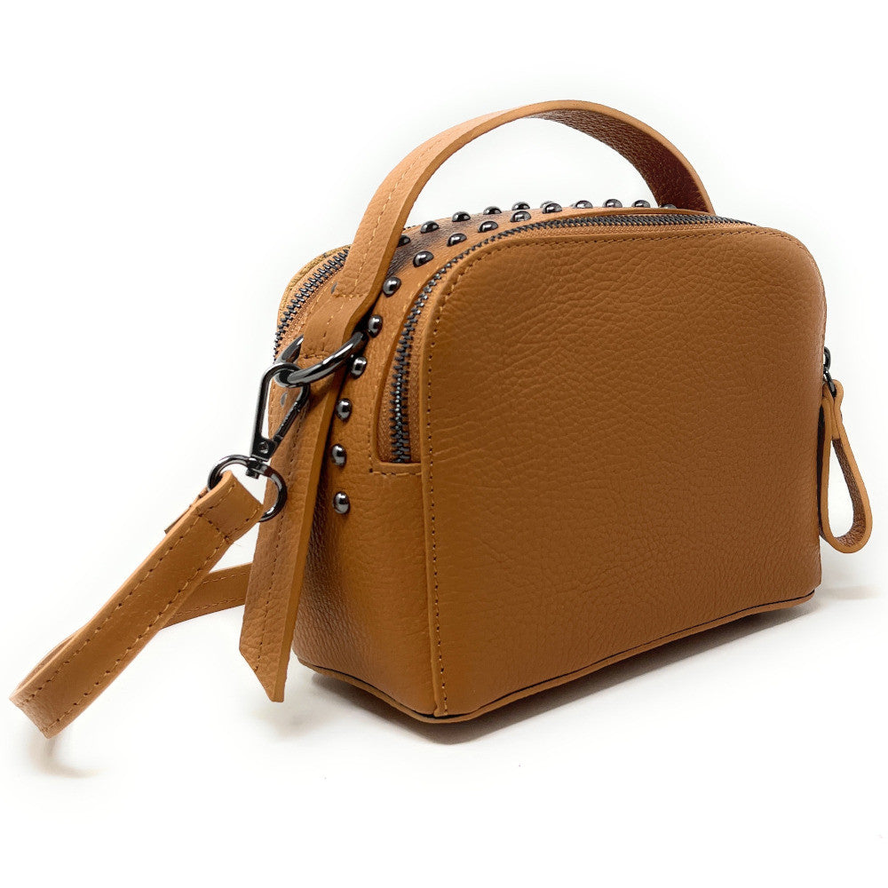Mini sac à main en cuir grainé clouté AMY Camel