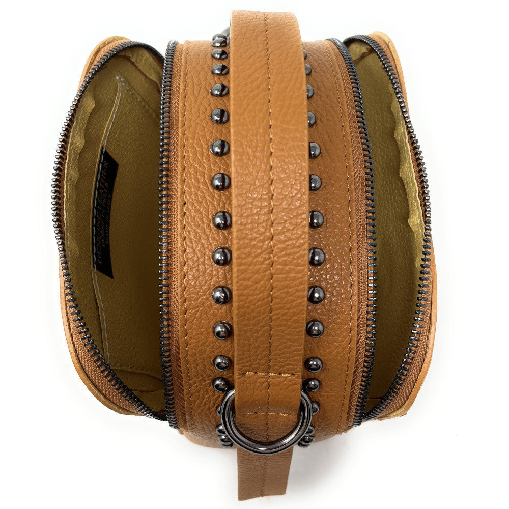 Mini sac à main en cuir grainé clouté AMY Camel