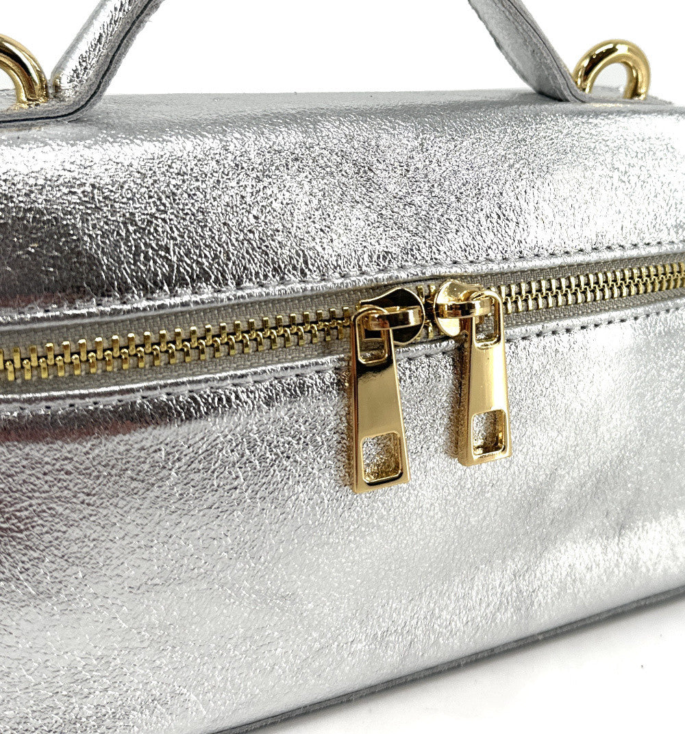Mini-sac à main boxy en cuir irisé MICA Argent clair