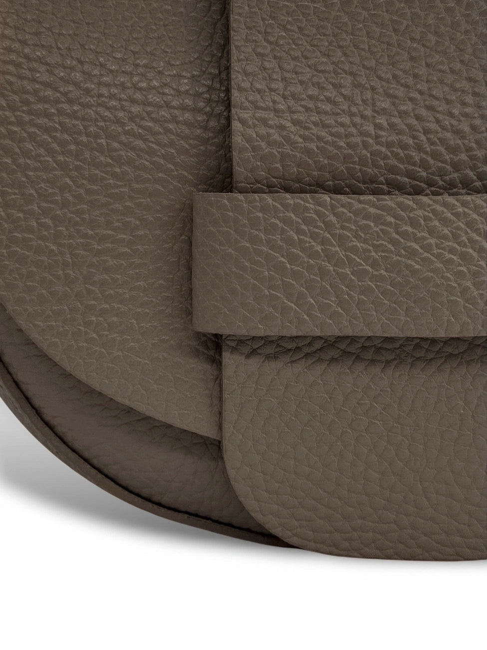 Mini-Kuriertasche aus genarbtem Leder LOLLY in Dunkeltaupe