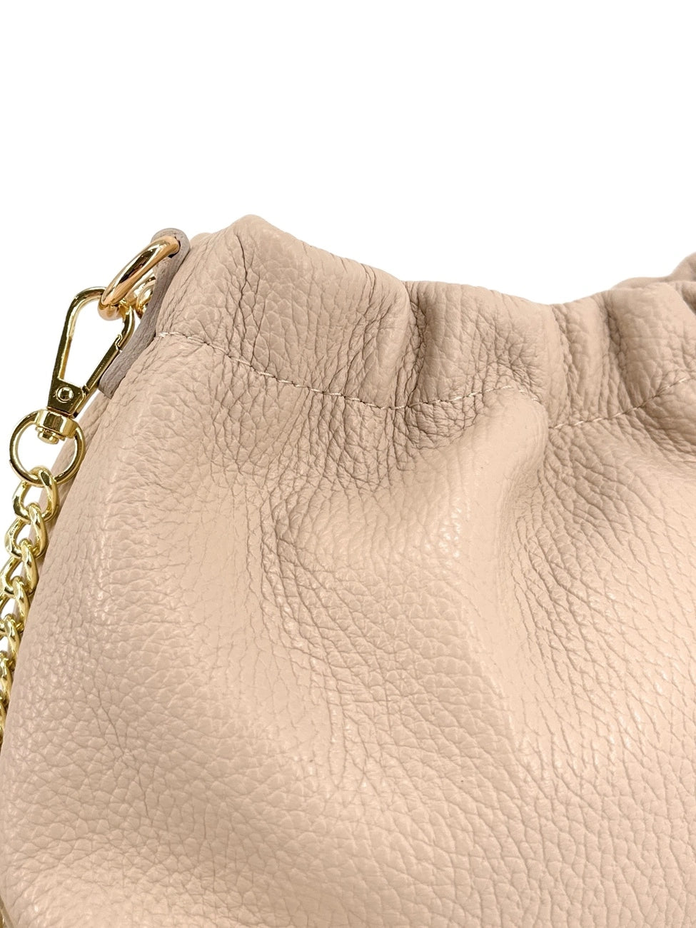 Pouch-Tasche aus genarbtem Leder LA POUCHINETTE Helltaupe