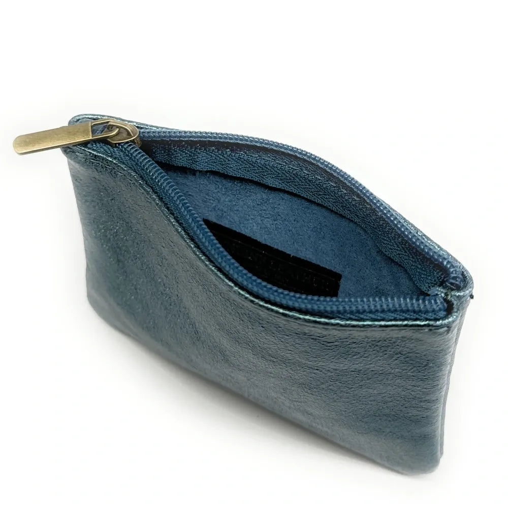 Pochette en cuir irisé GLOW PURSE Bleu canard irisé