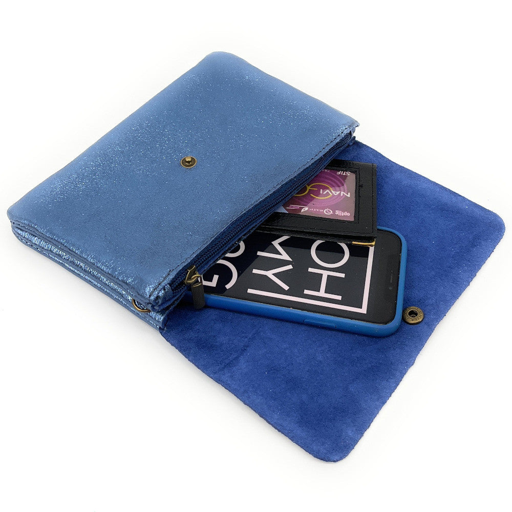 Sac pochette en cuir irisé MAELIA Bleu céleste