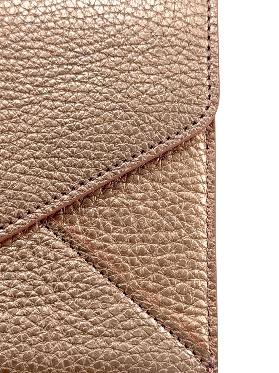 Umschlag-Etui aus schillerndem Leder ROMY Roségold
