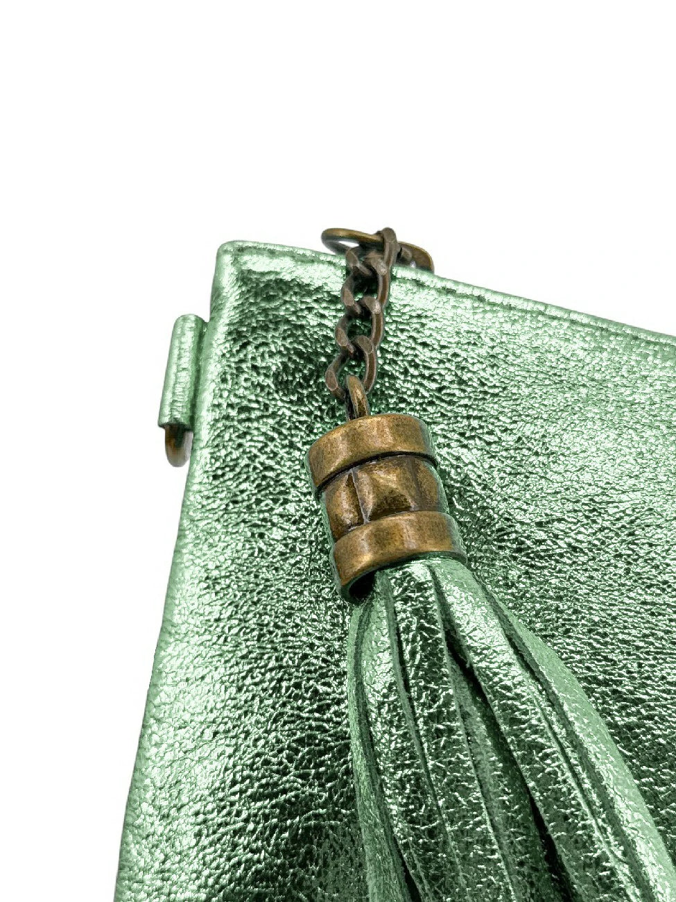 Clutch aus schillerndem Leder MORGANE Frostminze