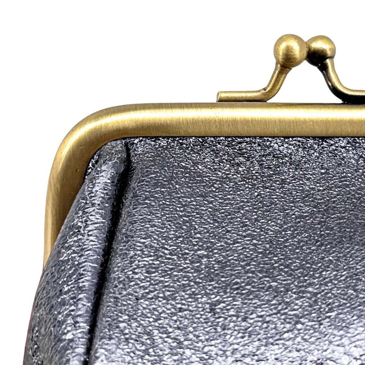 Geldbörsen-Pouch aus schillerndem Leder REINETTE Himmelblau