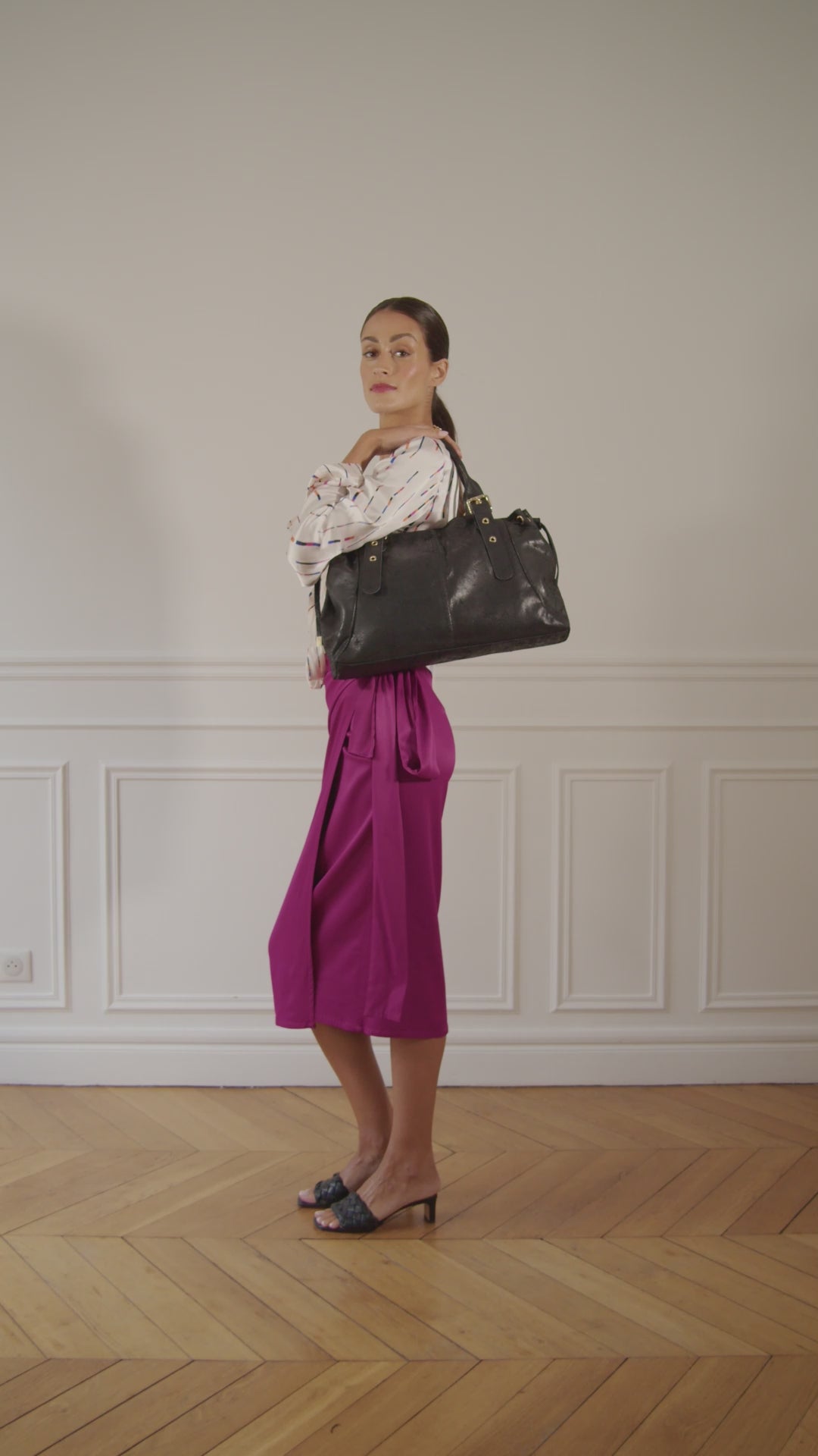 Charger la vidéo : Princess brushed black leather women’s handbag