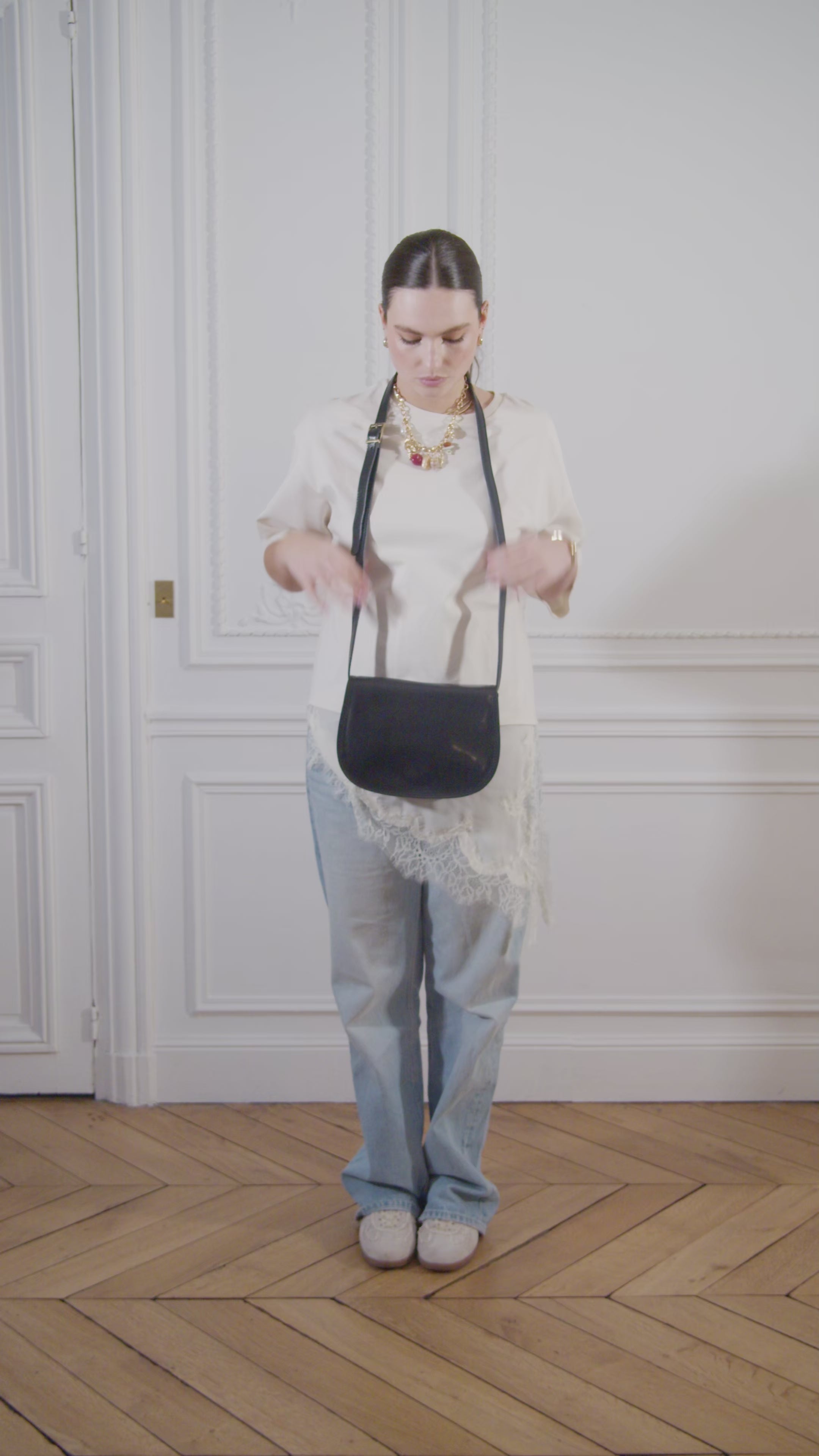 Carica il video : Bocca per tracolla in pelle liscia SPENCER Noir