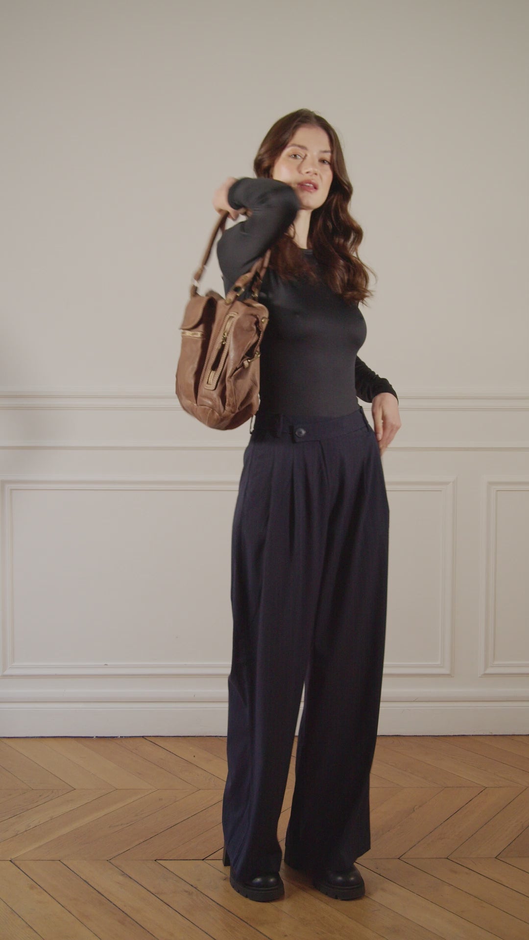 Carica il video : Borsa a tracolla in pelle vintage MISS Il mio taupe