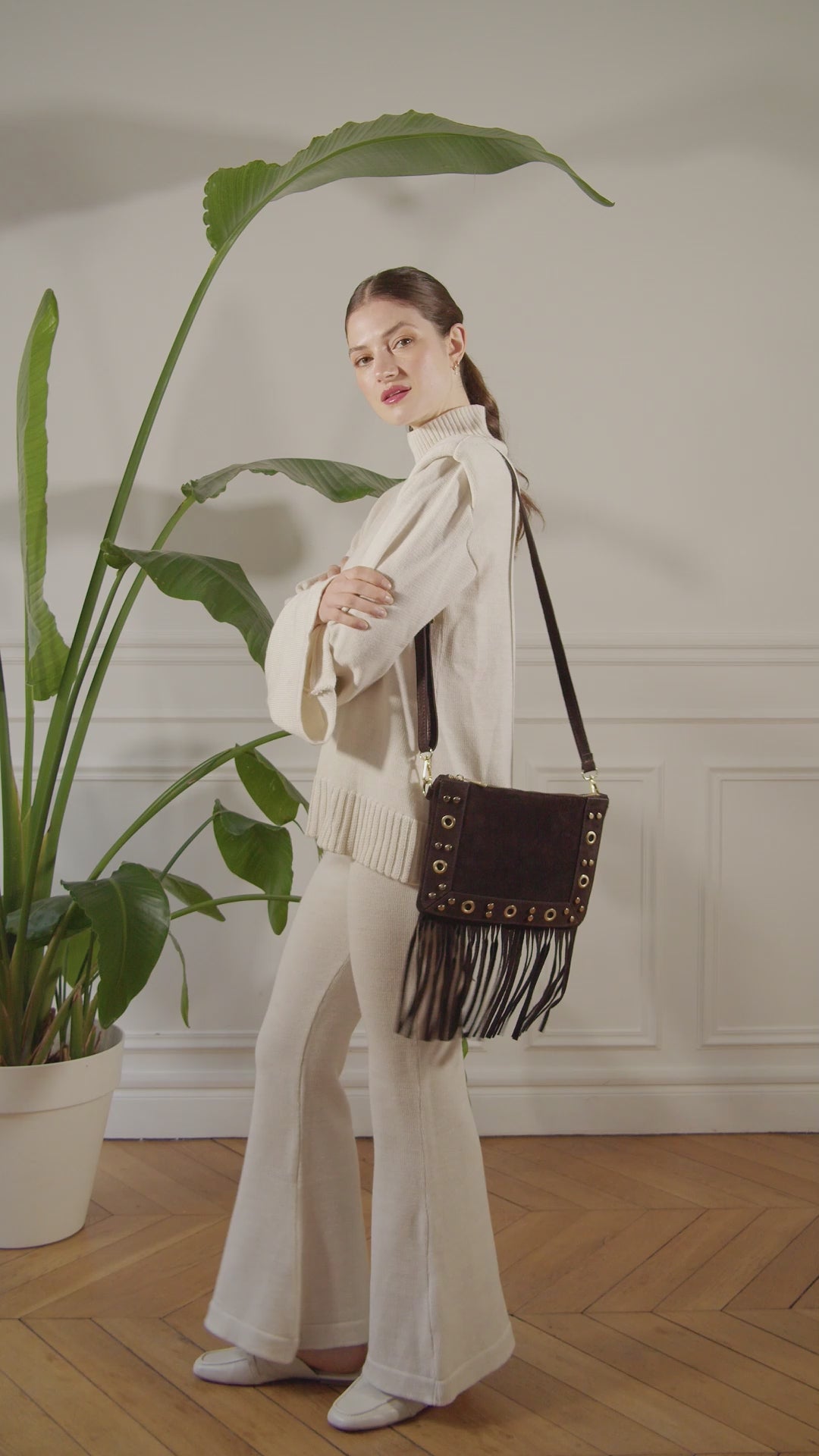 Charger la vidéo : Women leather handbag Yepa Chocolate elegant style