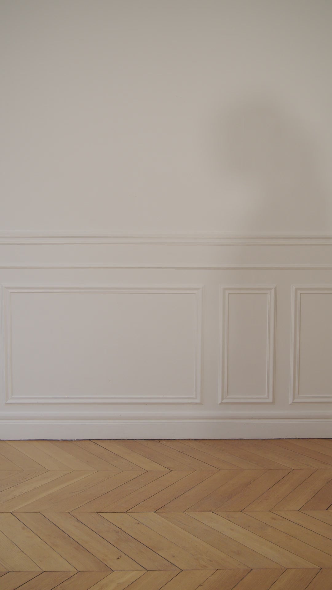 Charger la vidéo : Elegant leather handbag for women Clarence Dark Taupe