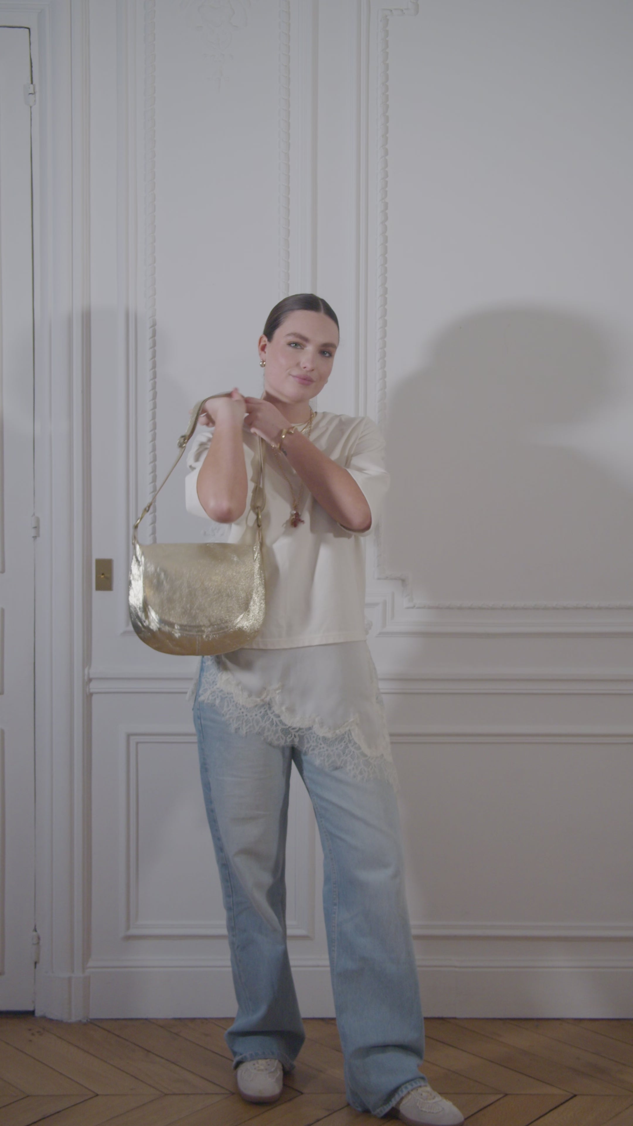 Carica il video : Borsa a tracolla in pelle metallica LITTLE CITIZEN Oro pallido