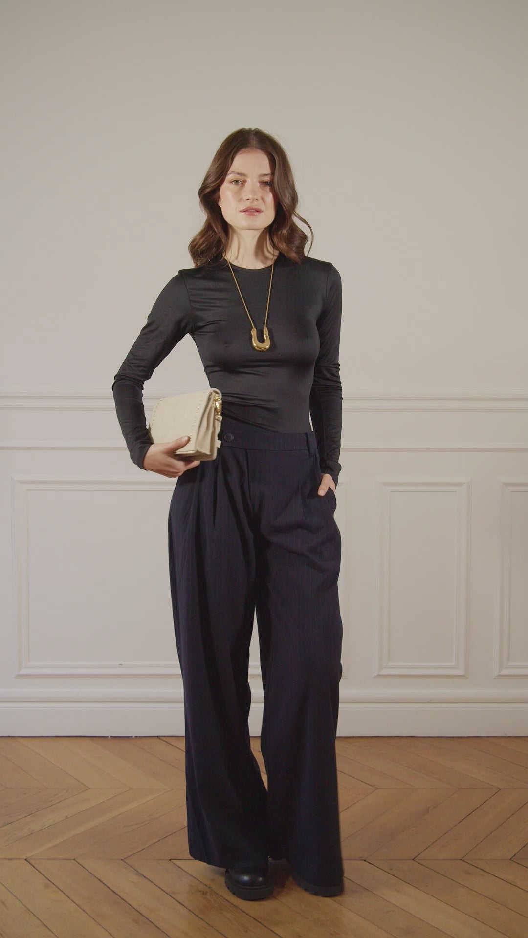 Charger la vidéo : Little Italy light taupe nubuck handbag