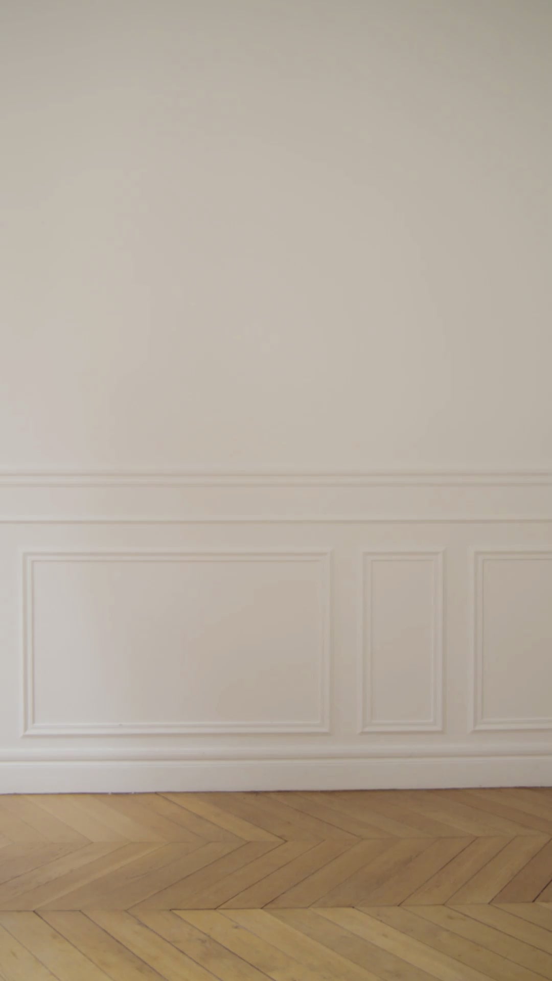 Charger la vidéo : Women’s chocolate suede Princess XL handbag