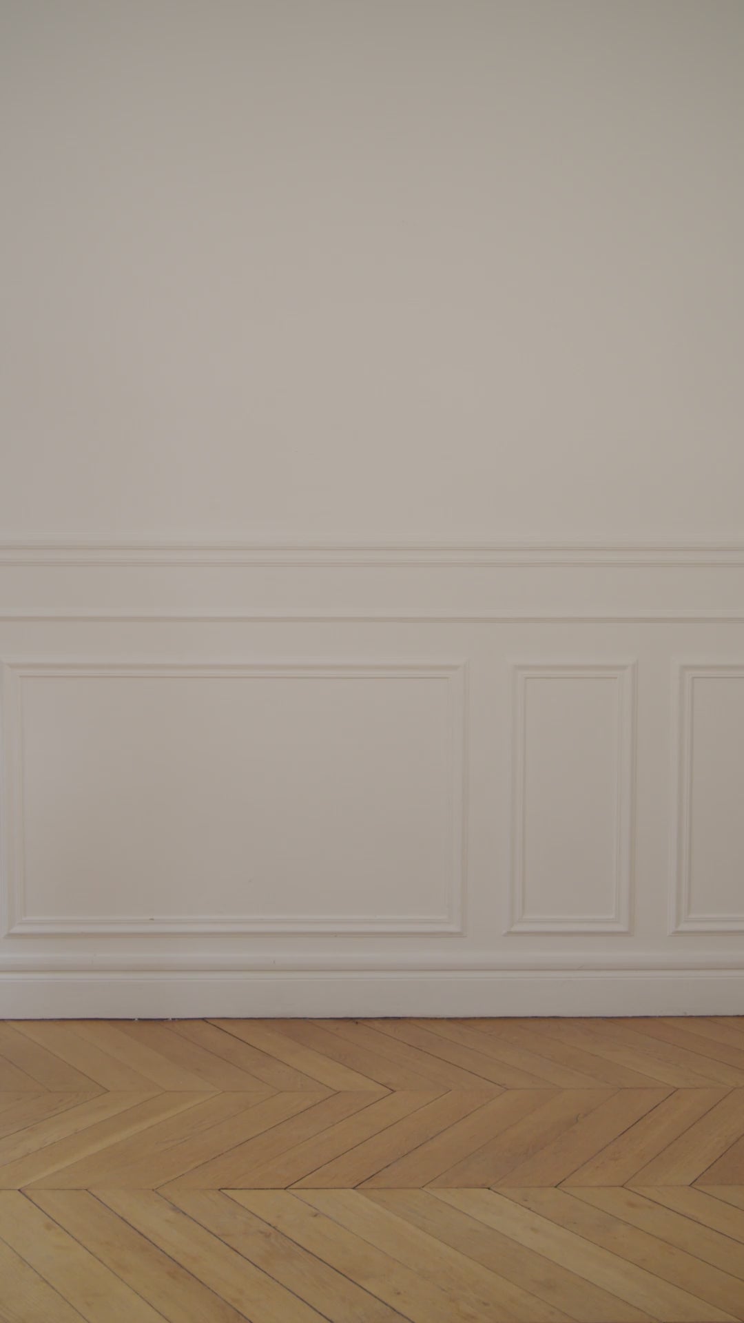 Charger la vidéo : Dark tan Birdie handbag, chic and versatile