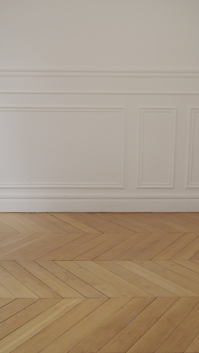 Leather handbag in taupe