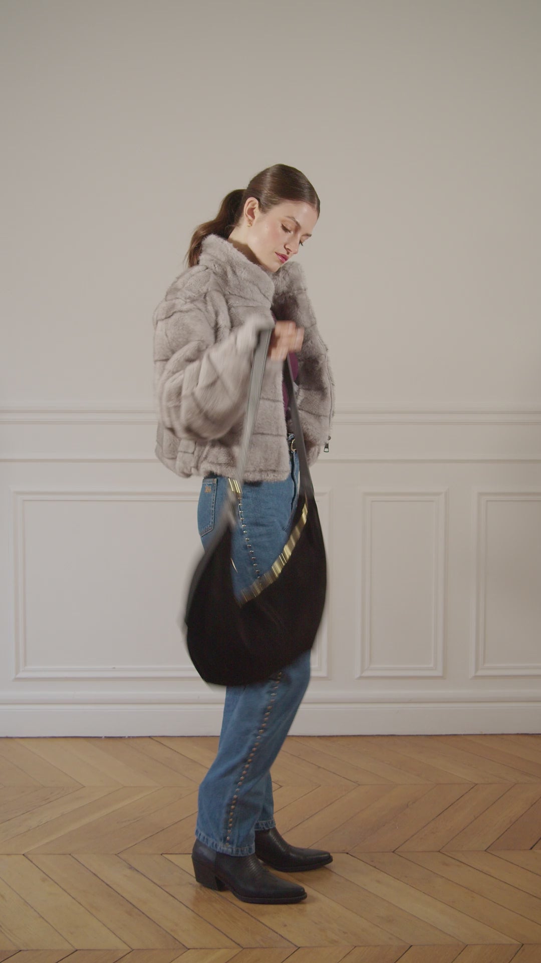 Load the video:Hermione Black handbag chic black leather design