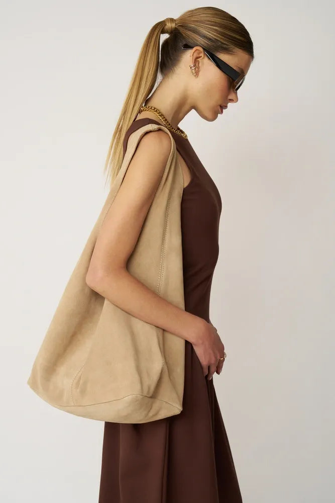 Sac à main de forme HOBO en croûte de cuir épais EVA E.L. Taupe clair