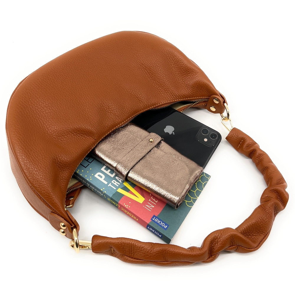 Sac demi-lune porté épaule en cuir grainé AURORA Camel foncé