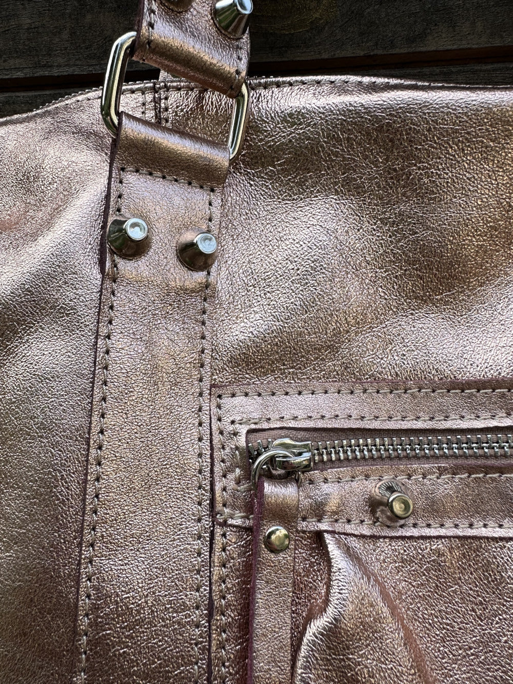 Sac à main en cuir irisé SANDSTORM Rose gold
