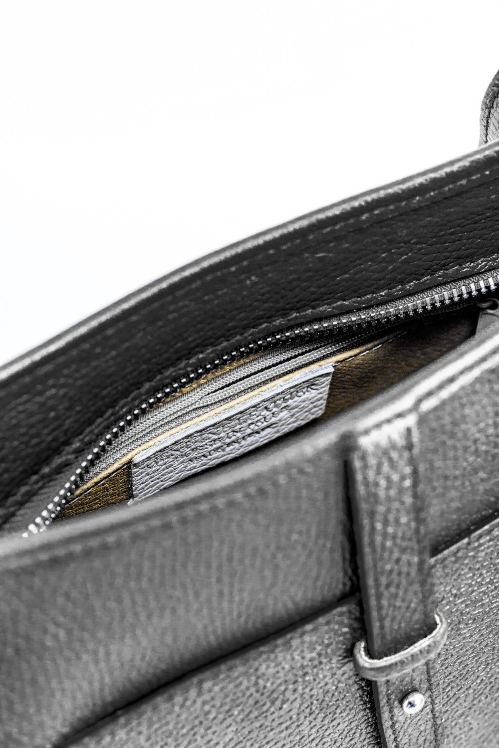 Sac à main hobo en cuir grainé CYBELE Noir