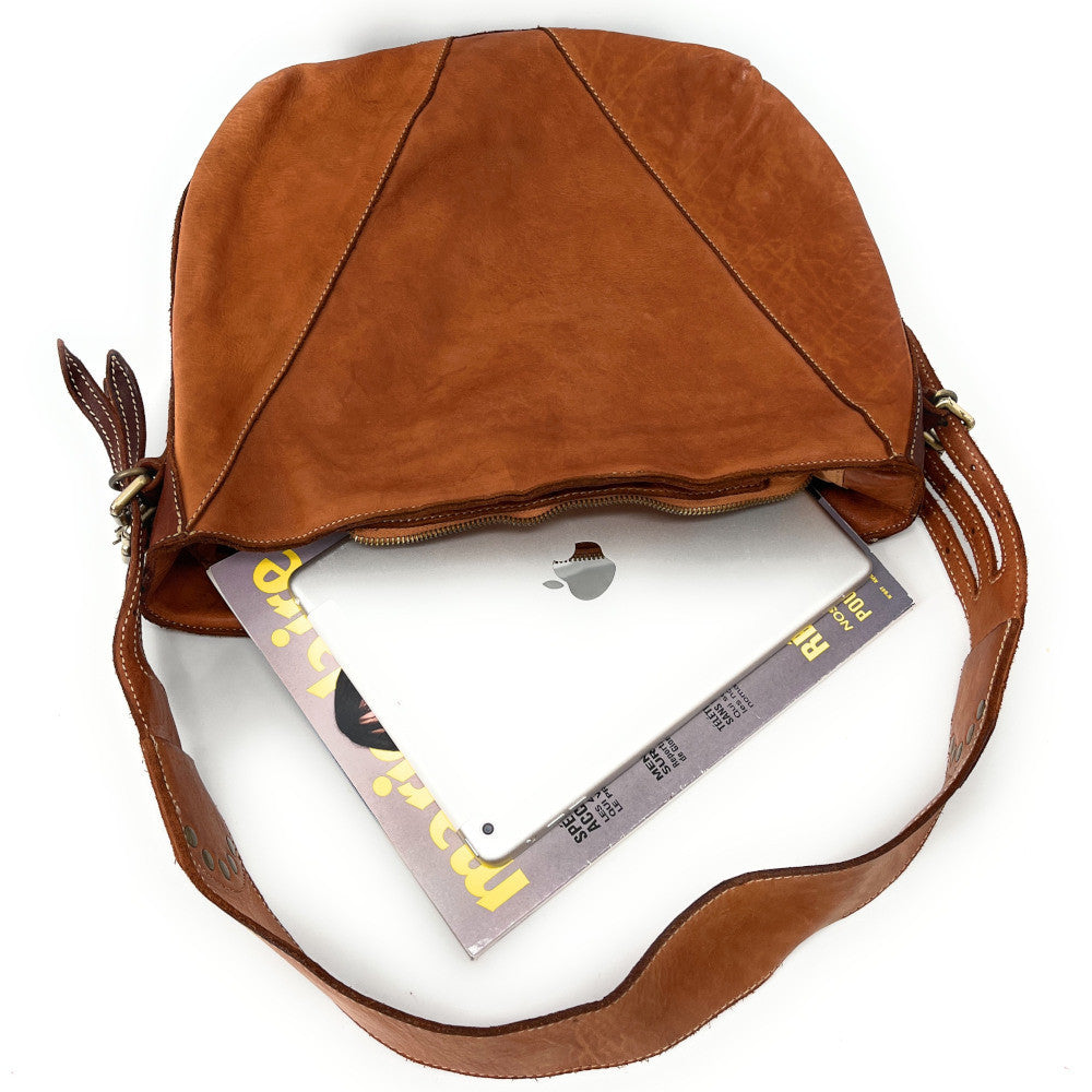 Sac à main hobo en cuir souple vintage tannage végétal RHEA Camel foncé