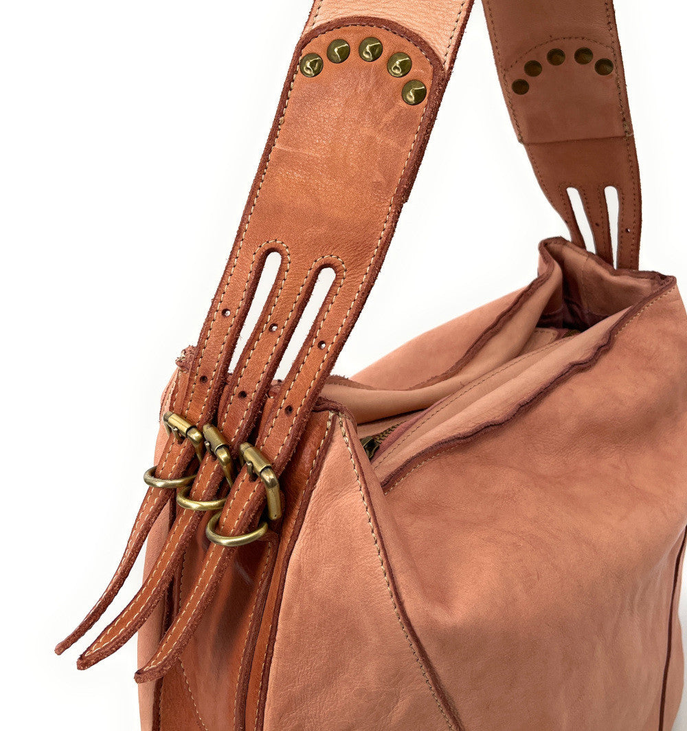 Sac à main hobo en cuir souple vintage tannage végétal RHEA Rose nude