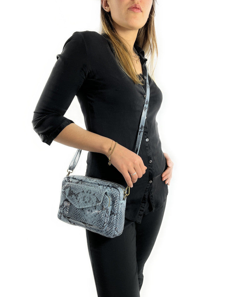 Sac à main trotteur en cuir embossé verni OURASI Serpent bleu ciel