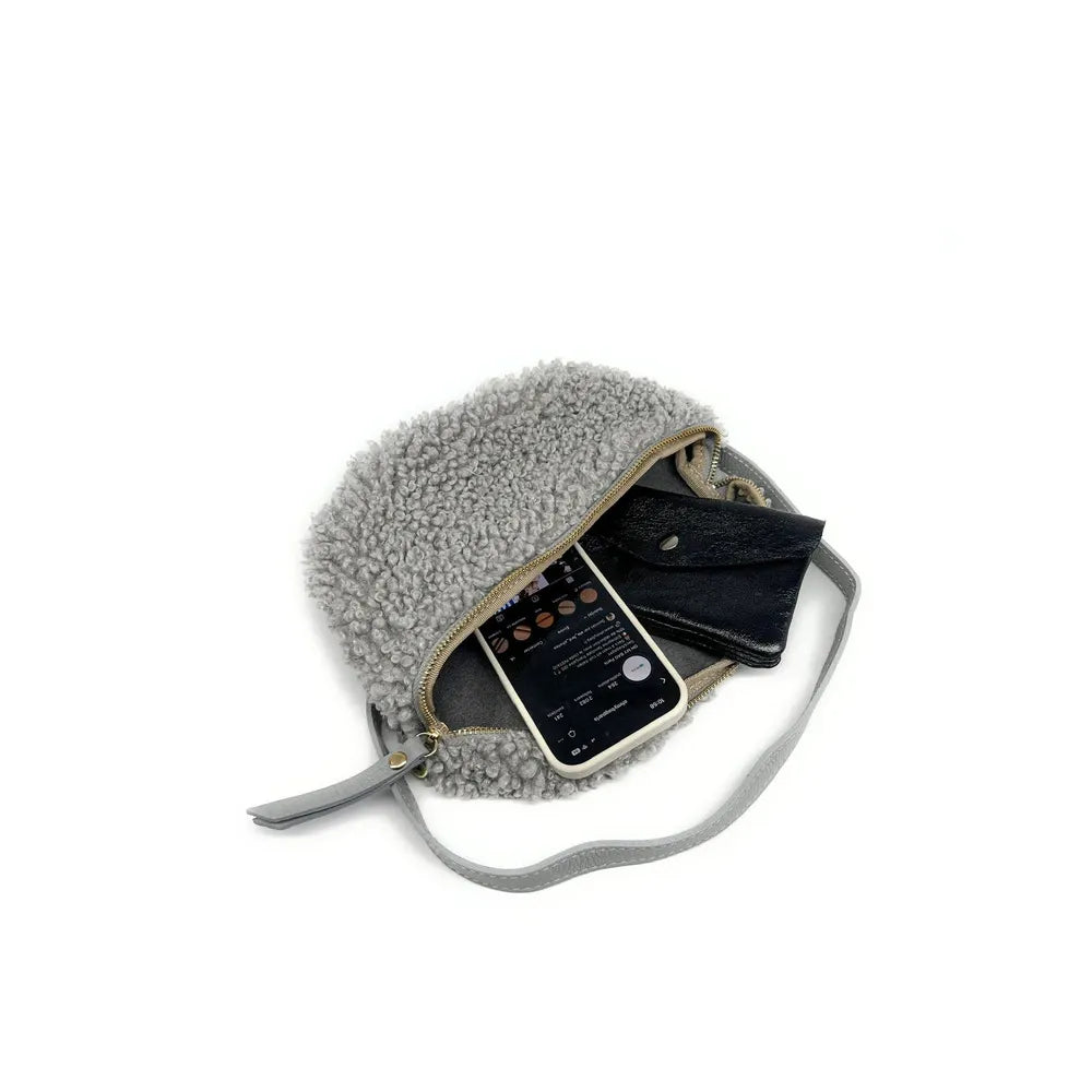 Sac banane en cuir et peluche LOU PILOU Gris clair