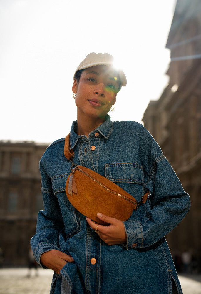 Sac banane en croûte de cuir LOU SUE Camel