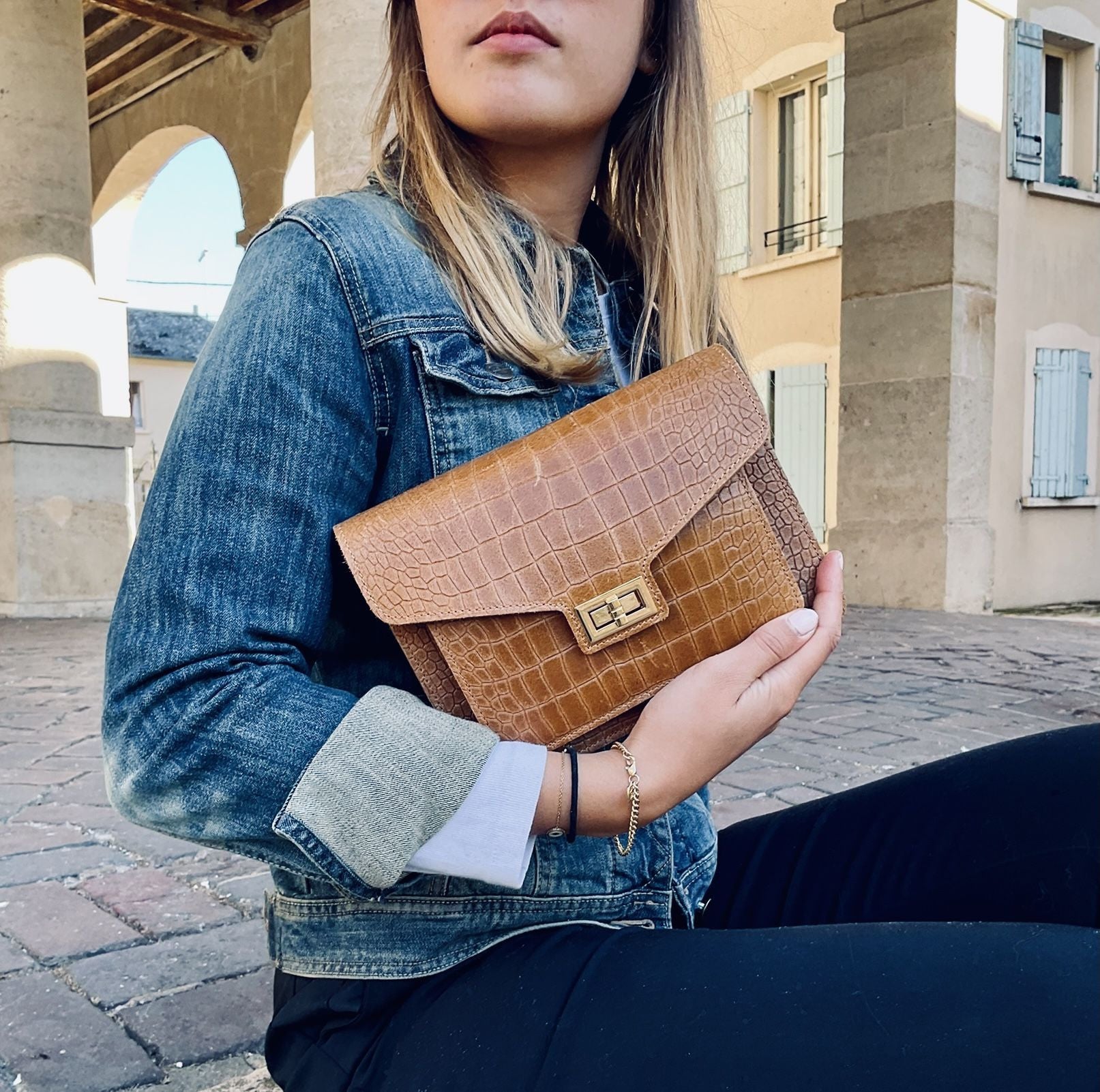Sac bandoulière en cuir façon croco MONROE Camel foncé