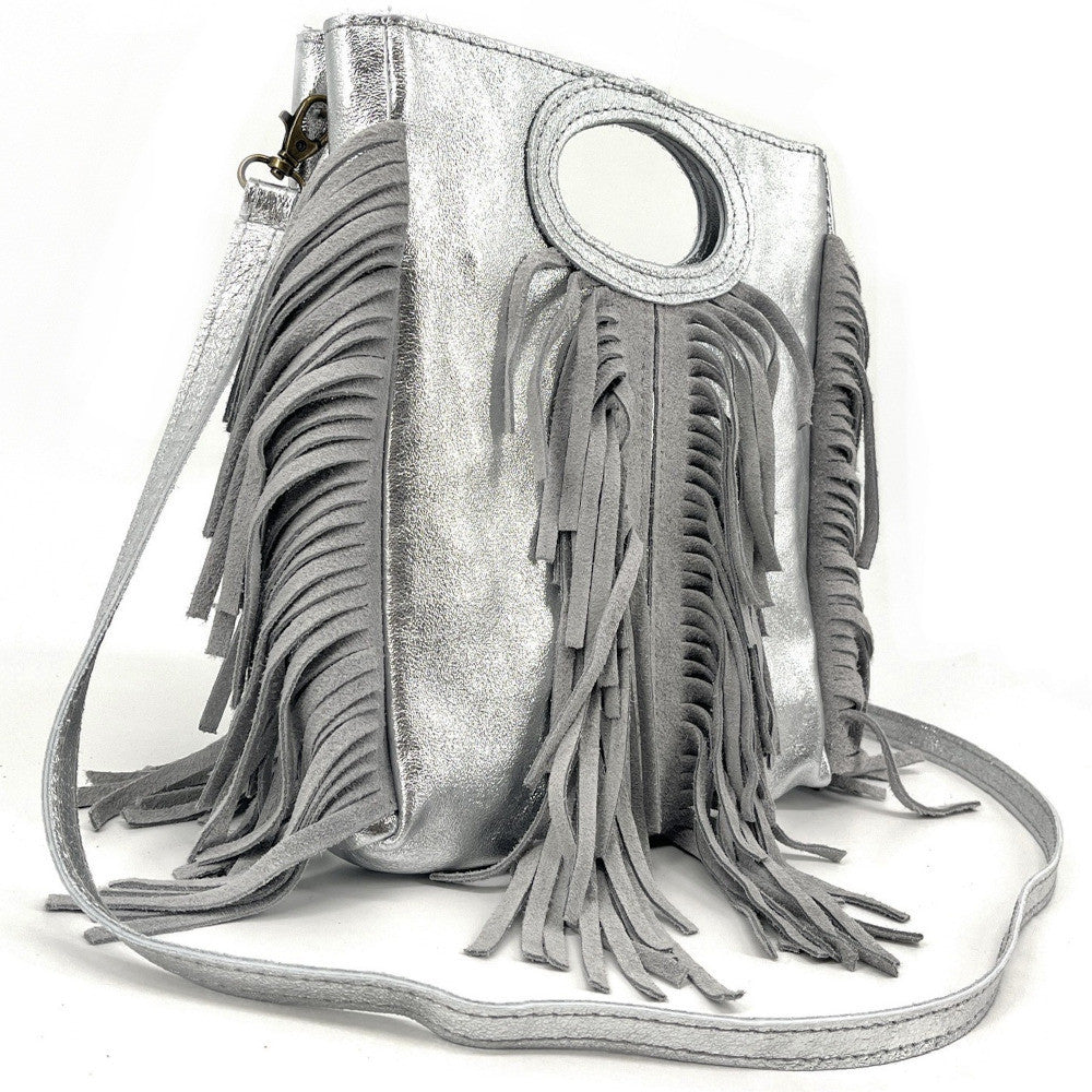 Sac à main bandoulière à franges en cuir irisé et croûte de cuir ENOLA Argent clair