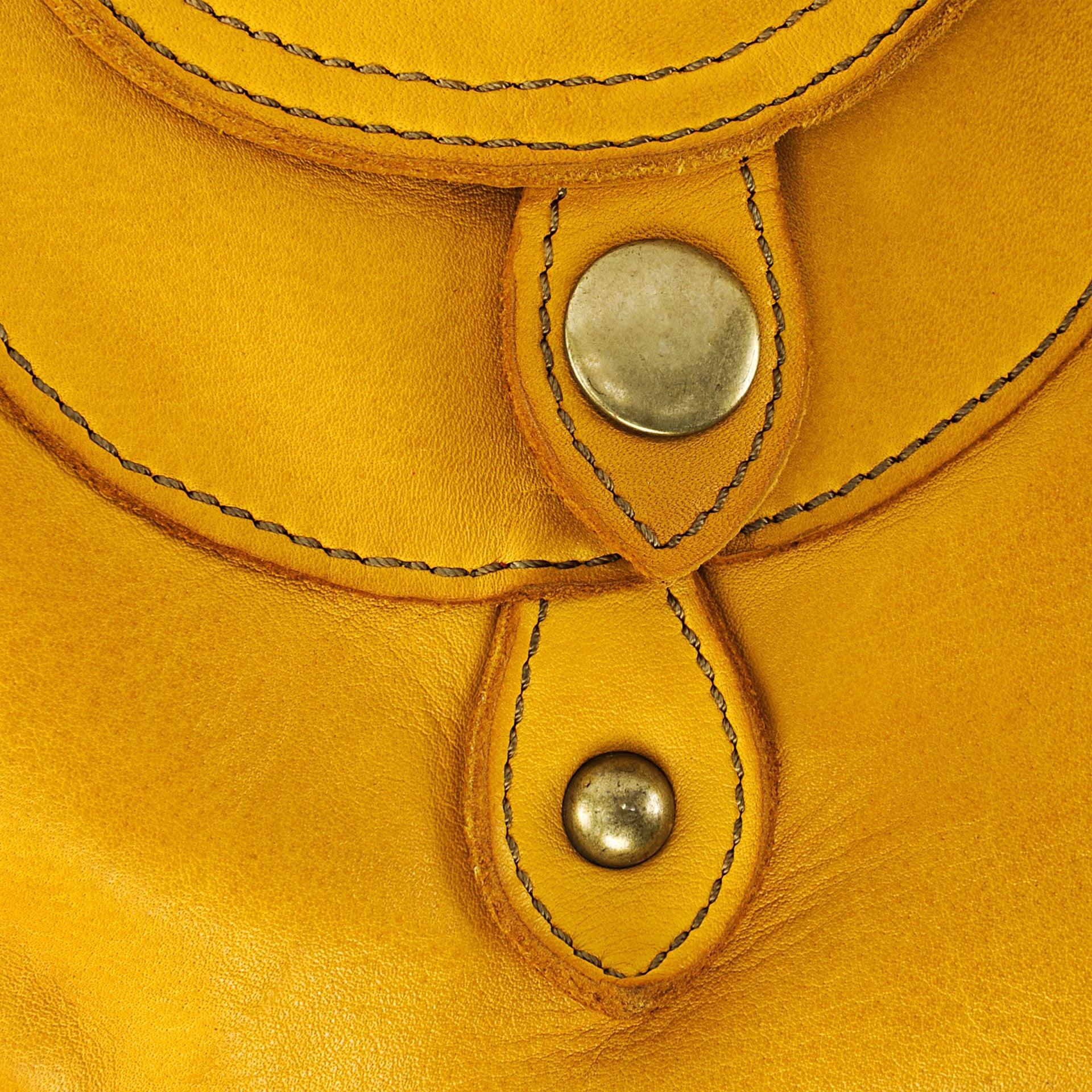Sac besace à bandoulière en cuir vintage MISS CLYDE Jaune Moutarde