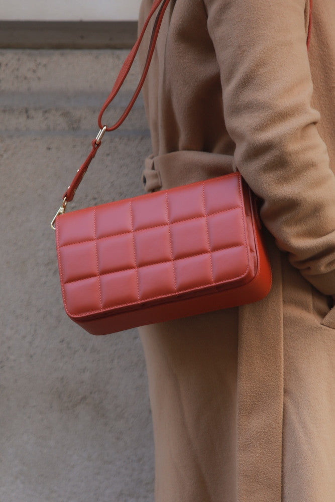 Sac french stick en cuir lisse matelassé TIME SQUARE Rouge brique