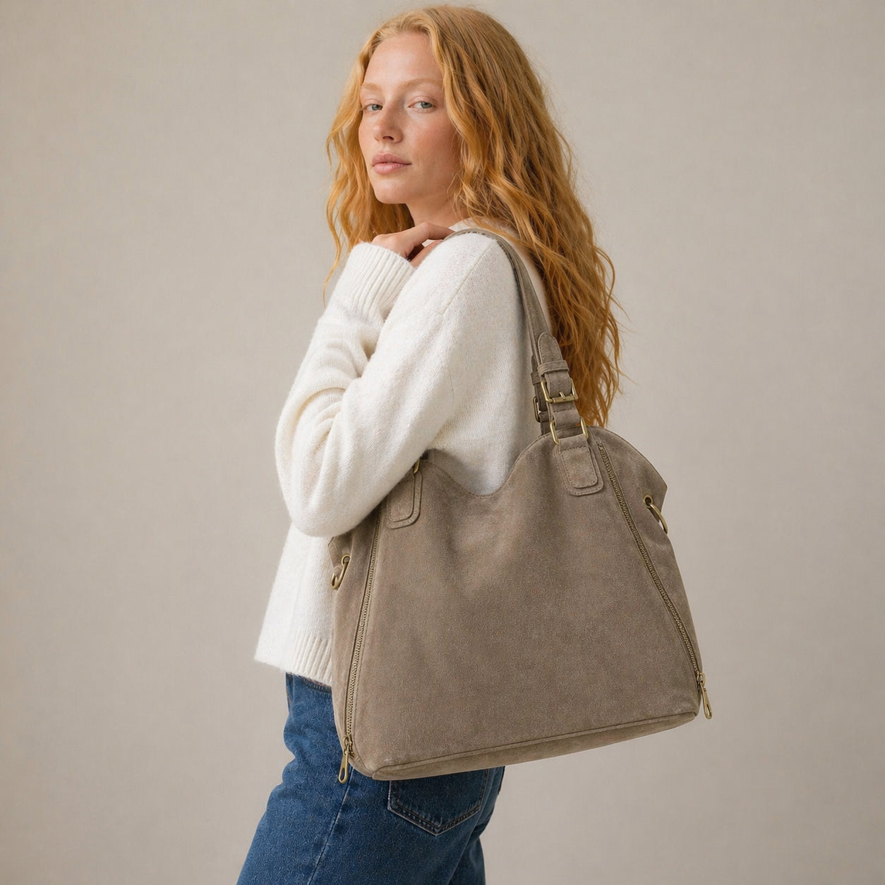 Grand sac hobo en croûte de cuir CAMELIA SUEDE Taupe clair