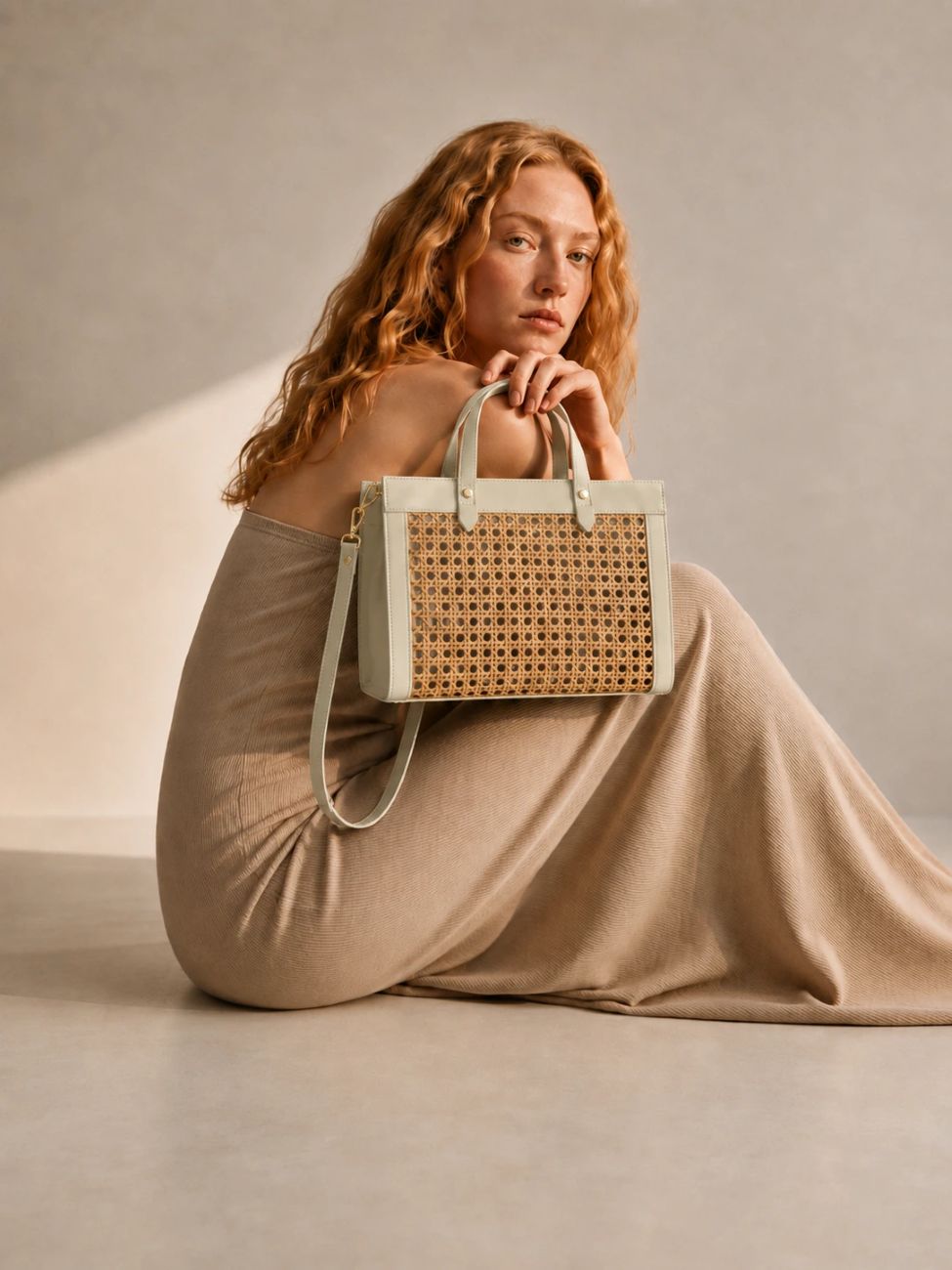 Sac cabas en cuir lisse et rotin THEOLINE Beige crème